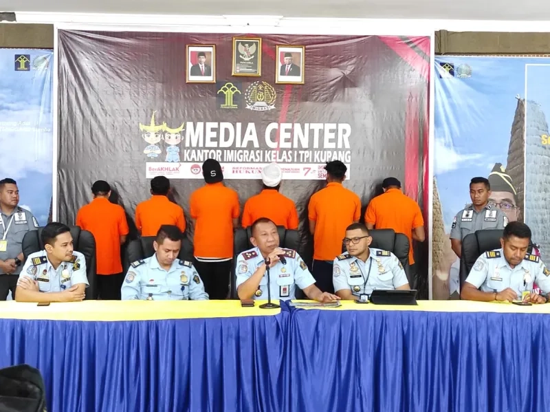 Imigrasi Kupang Deportasi 6 WN India yang Ditemukan di Perairan Rote Ndao