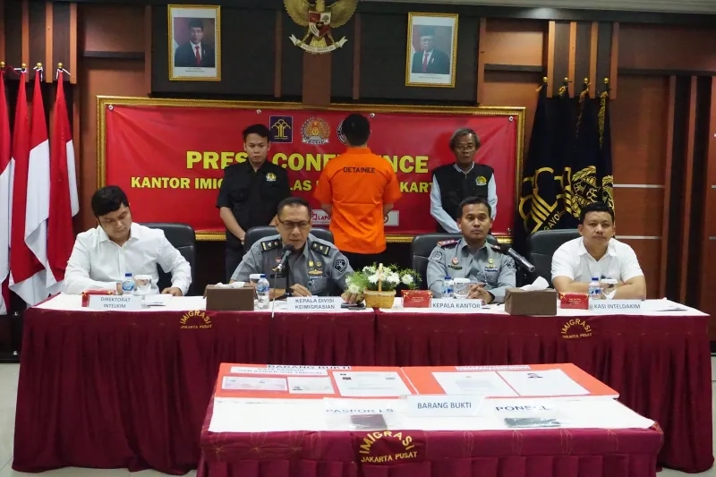 Become a fugitive in his country, a Chinese citizen was immediately deported by Central Jakarta Immigration Office