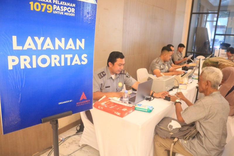 East Java Immigration Organizes Passport Service with 1,079 Quotas