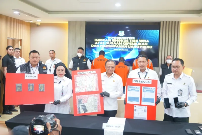 Immigration Apprehends Three Foreign Nationals on Suspicion of Possession and Storage of Counterfeit Money